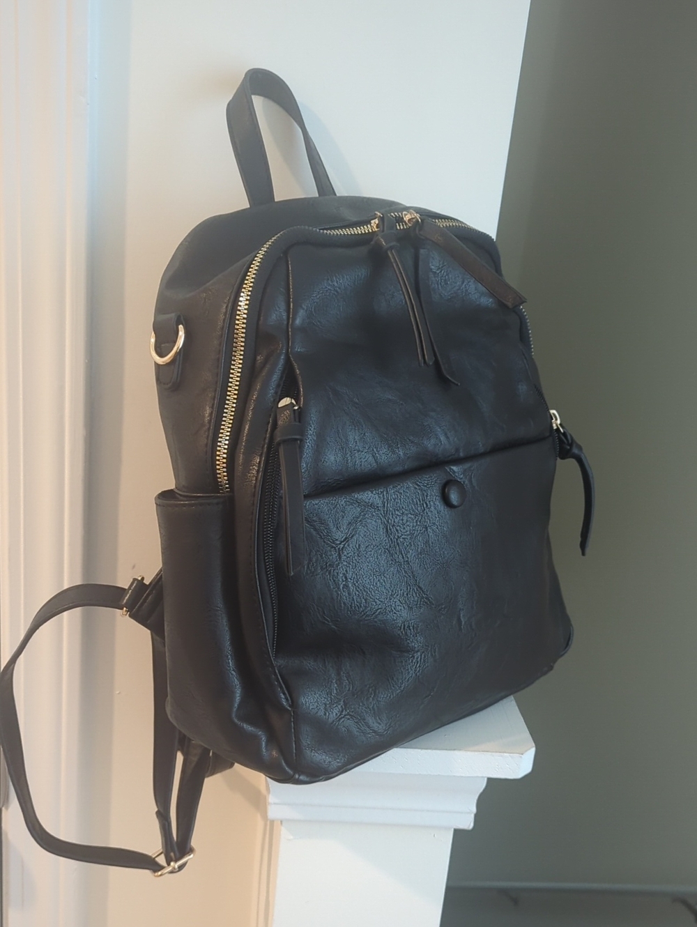 Backpack - Black Sleek Everyday Carry Multiple Compartments Medium Sz 15Lx15W